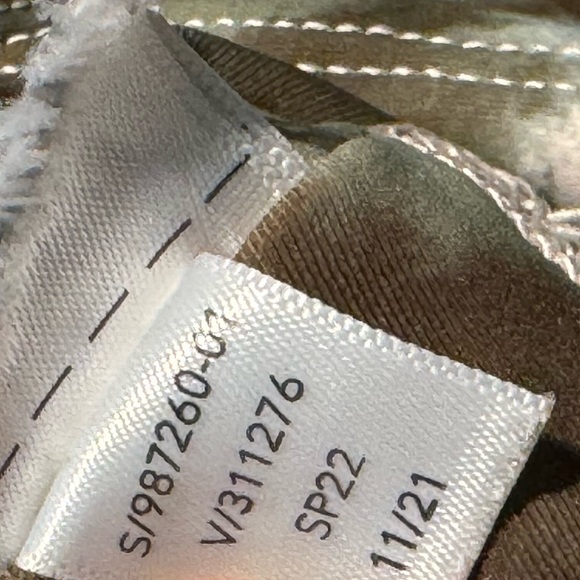 Athleta Ultimate Stash II Capri Leggings Women's Size L Painted Energy Olive - Picture 6 of 6